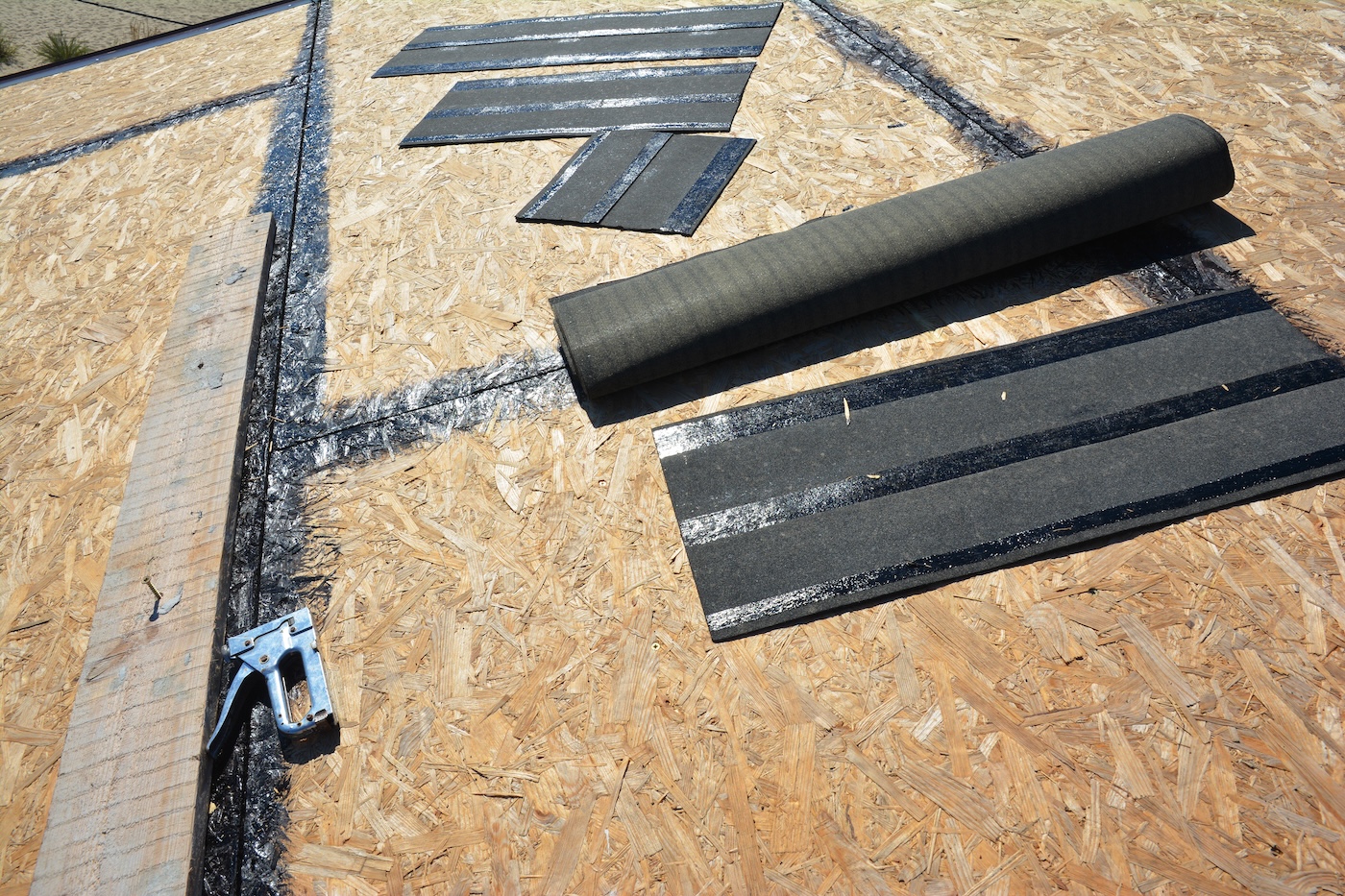 Preparing a roof deck and working tool stapler, having the surface of the roof sheathing clean and smooth before underlayment, felt paper and asphalt shingles installation.